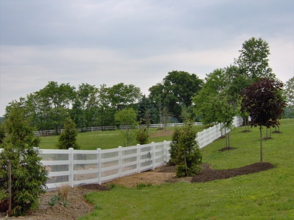 Four Board with White Chain Link Fabric