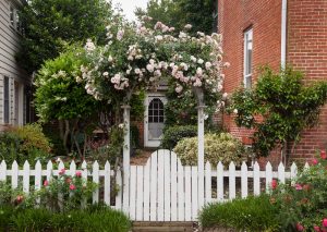 Four Different Types Of Picket Fences