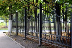 3 Landscaping Tips to Keep Your Aluminum Fence Looking Great