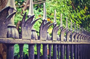 Fall Fence Maintenance: Common Concerns to Address Before Winter