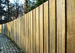 Choosing a New Privacy Fence: Wood vs. Vinyl
